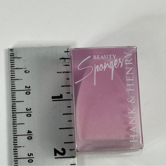 Hank & Henry Makeup Bundle - Picture 6 of 6